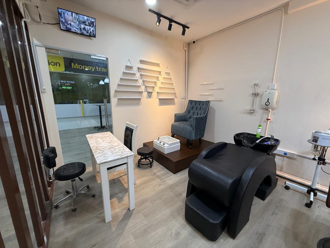 Barber & Nail Spa - Wash station and nail area