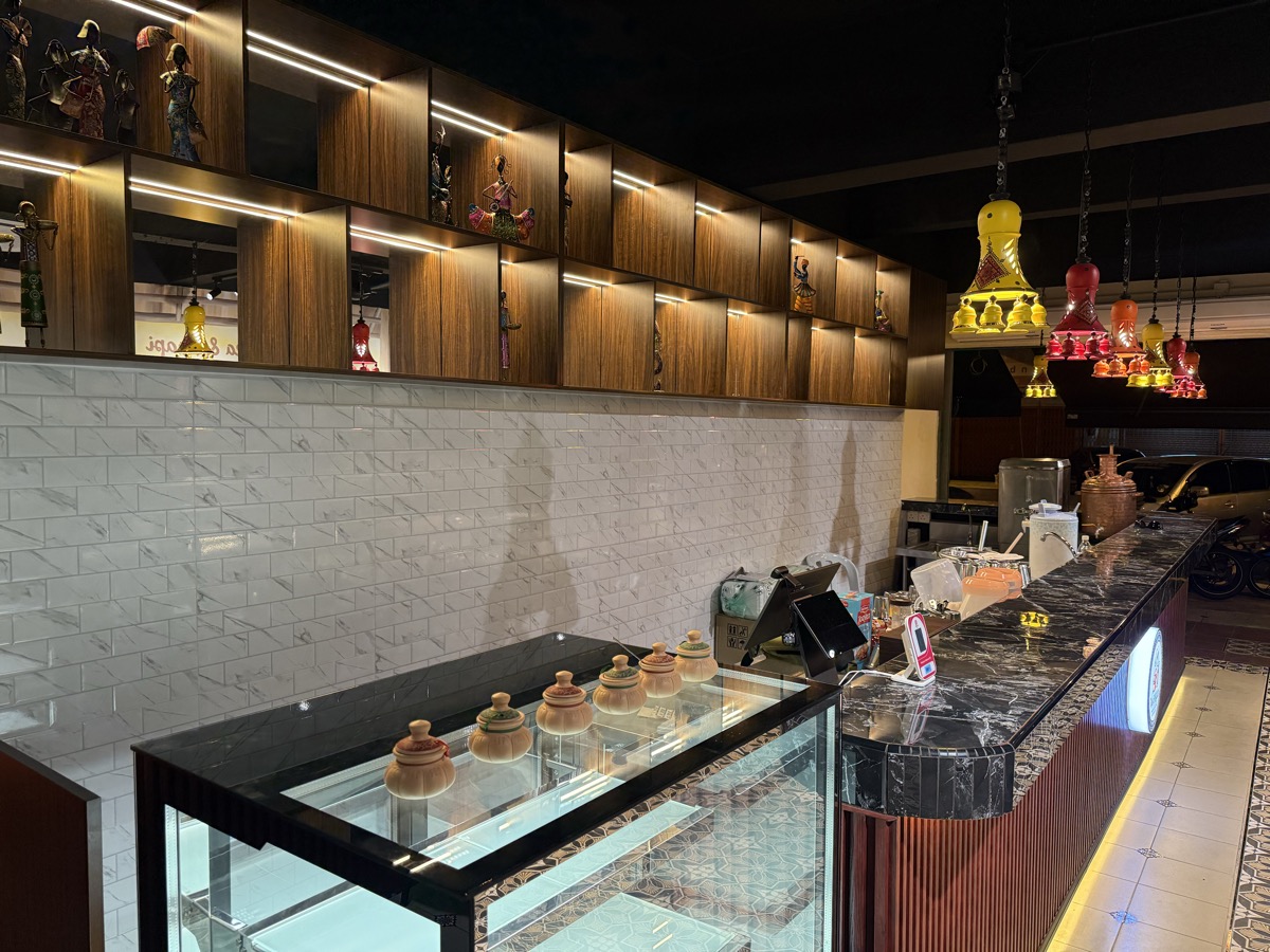 Tea & Kaapi After - Counter area