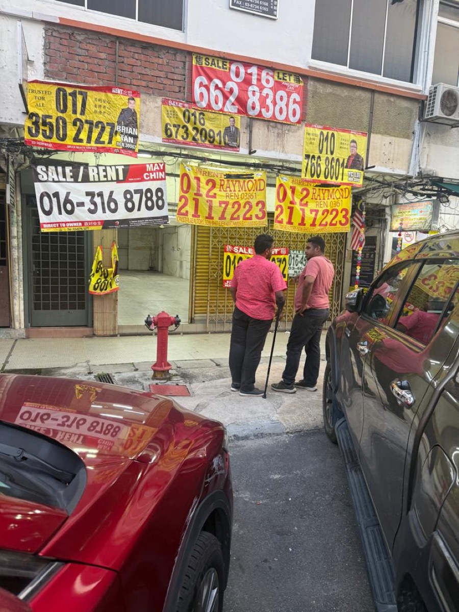 Tea & Kaapi Before - Bare walls