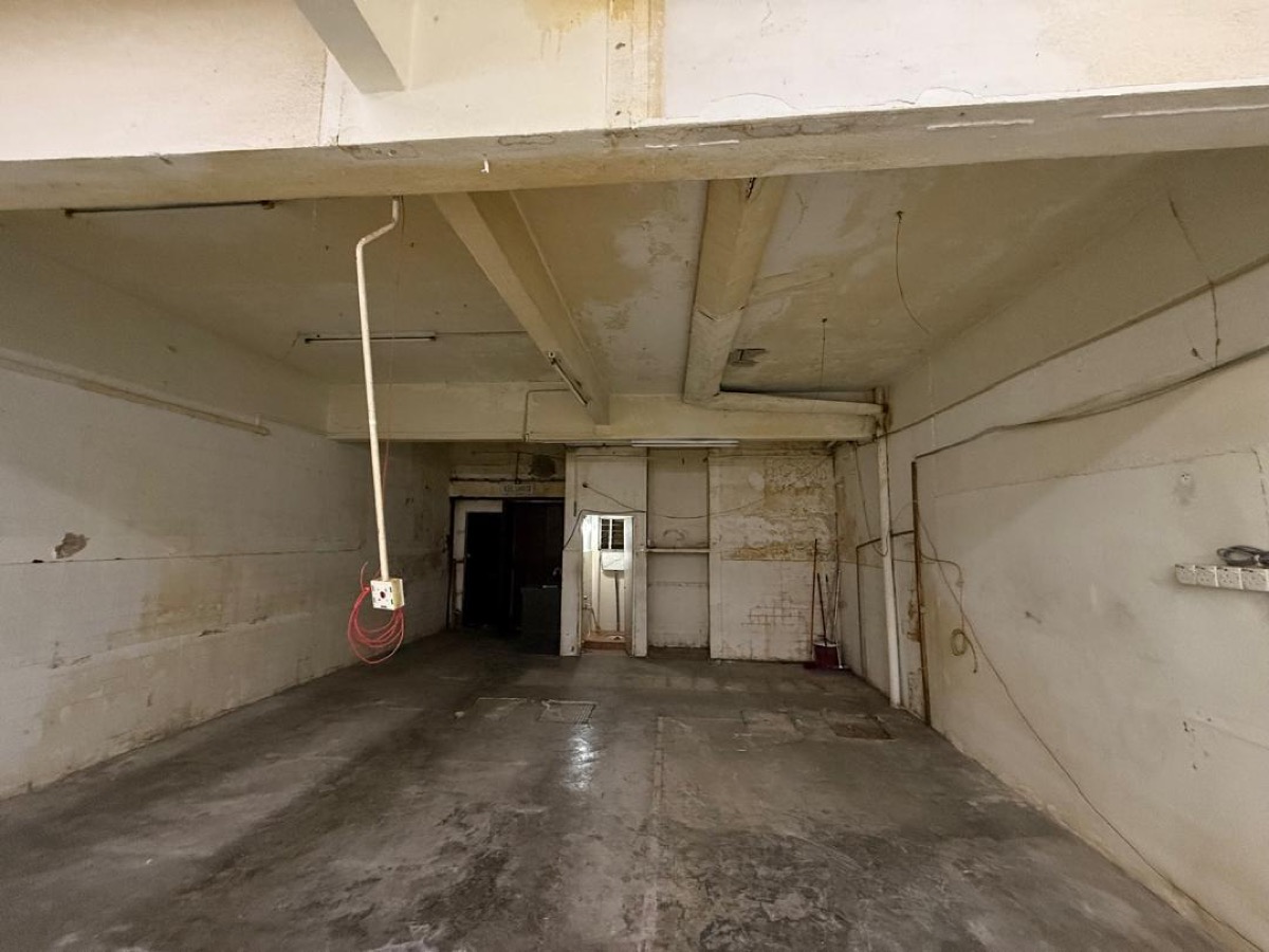 Tea & Kaapi Before - Empty unit